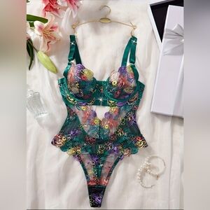 Sold✨ Emerald Green Floral Embroidered Underwire Bodice Lingerie Bodysuit - M
